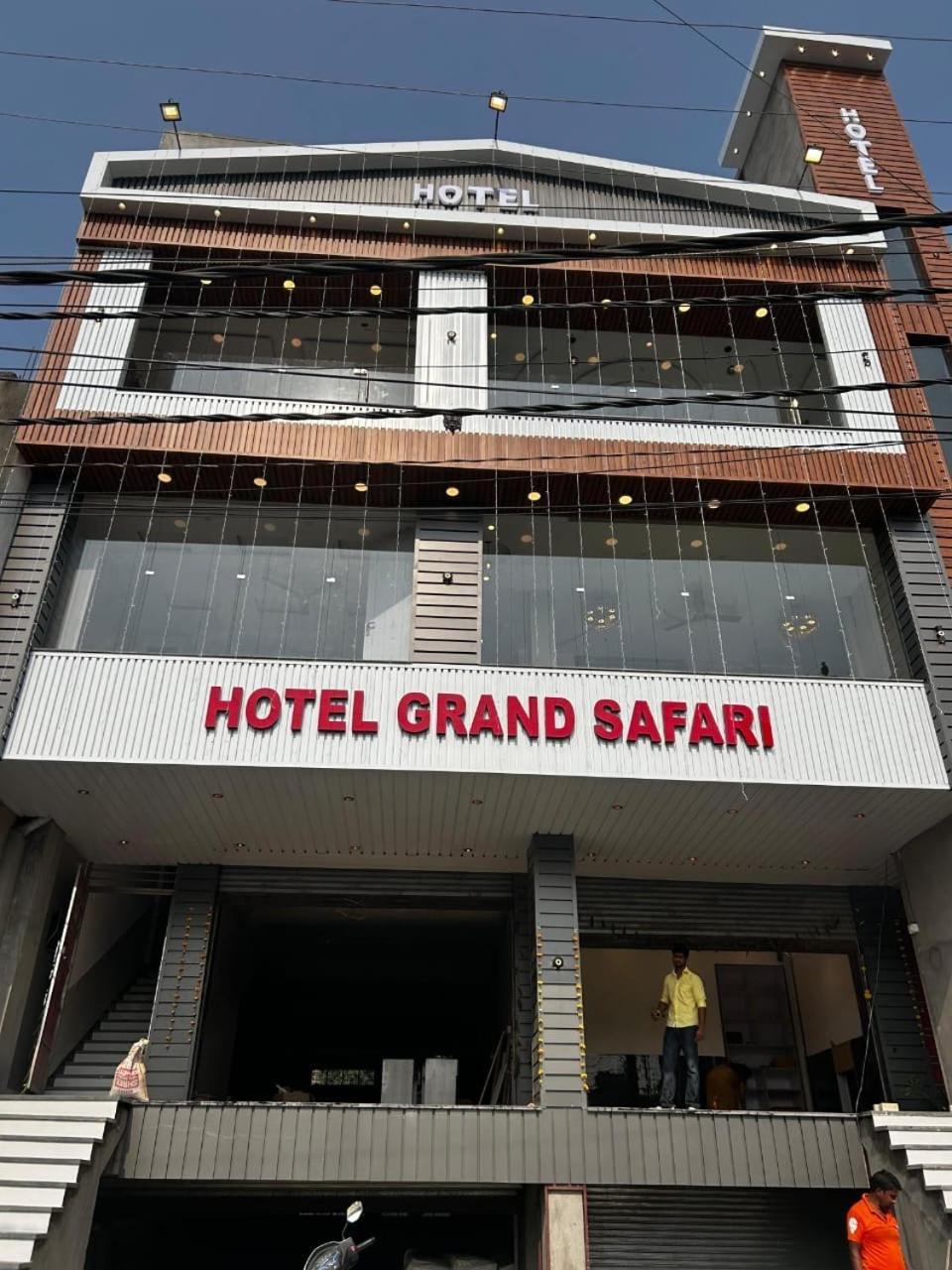Hotel Grand Safari Kotdwāra Exterior photo